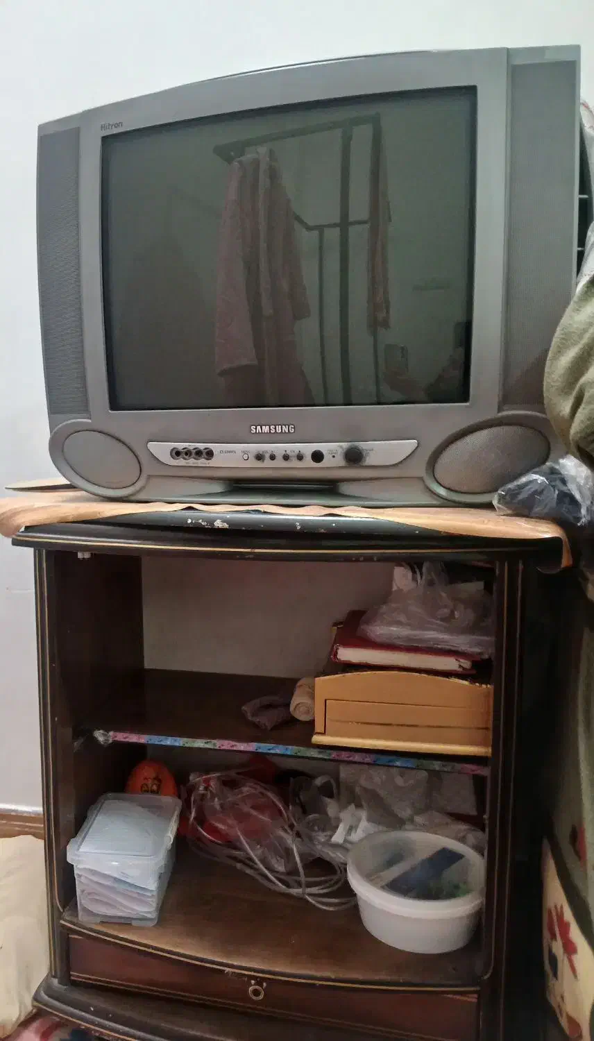 تلوزیون با زیر تلوزیون چوبی|تلویزیون و پروژکتور|بروجن, |دیوار