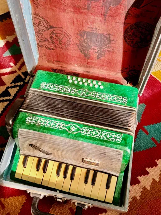 آکاردئون اصل شوروی (CCCP) کلکسیونی و کمیاب|پیانو، کیبورد، آکاردئون|تهران, جردن|دیوار