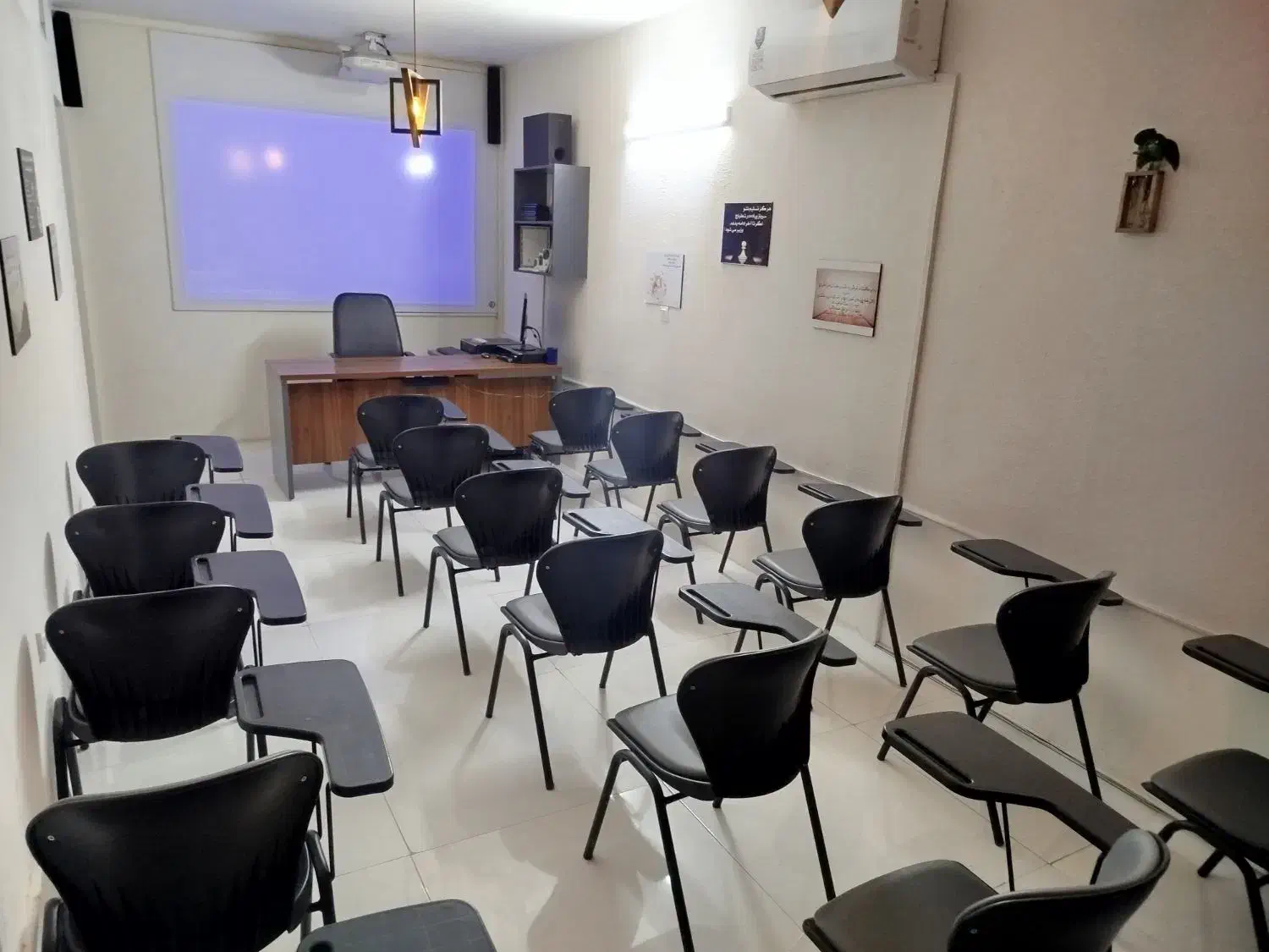 اجاره اتاق آموزش،کنفرانس،ورکشاپ|اجارهٔ کوتاهمدت دفتر کار و فضای آموزشی|مشهد, ده دی|دیوار