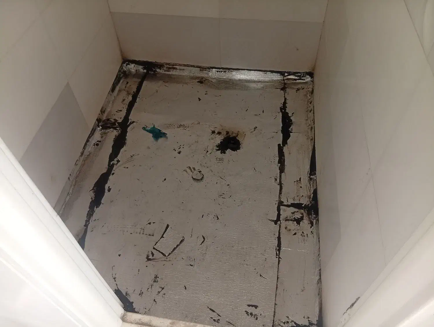 تشخیص ترکیدگی لوله ونم لوله کشی بنای ترمیم لوله|خدمات پیشه و مهارت|تهران, منیریه|دیوار