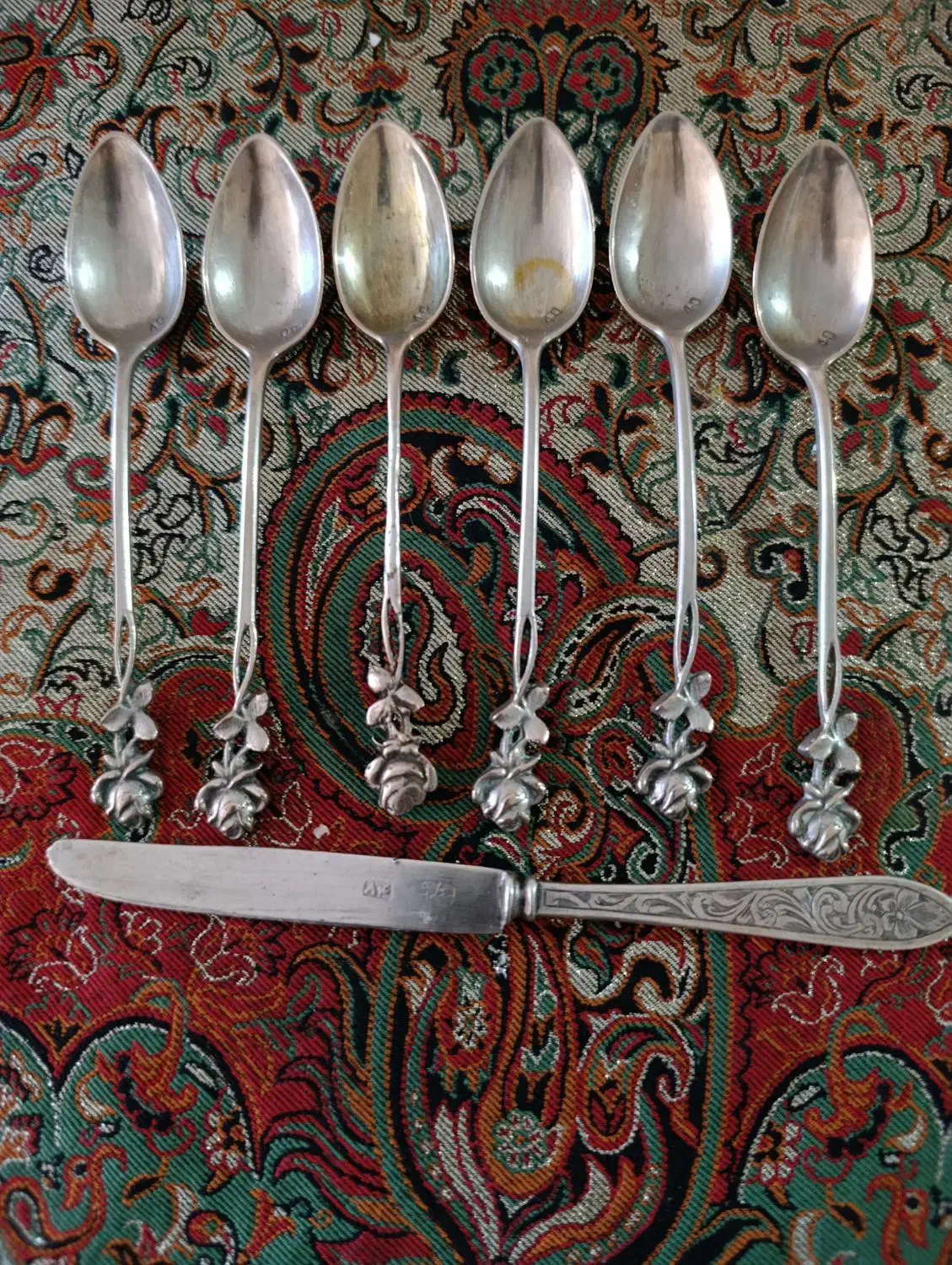 یک دست کامل قاشق چایخوری نقره عتیقه|کلکسیون اشیاء عتیقه|شیراز, هفت تنان|دیوار