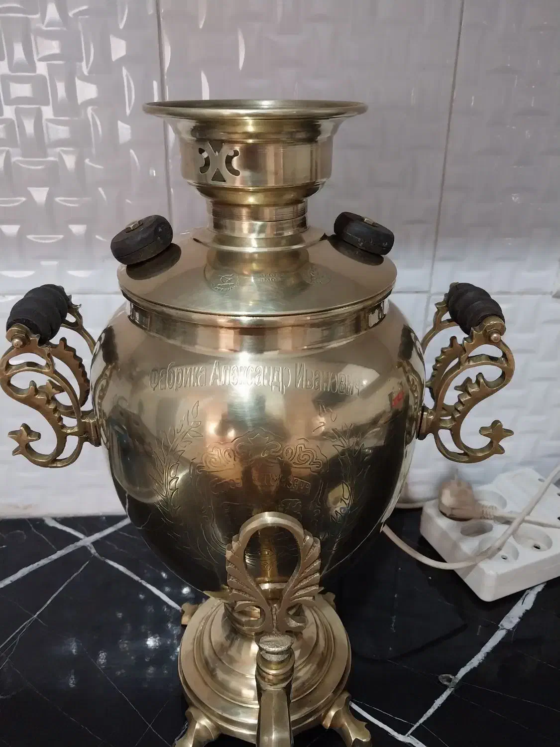 سماورزغالی عتیقه روسی اصل|کلکسیون اشیاء عتیقه|هشتگرد, فاز ۷ مهستان|دیوار