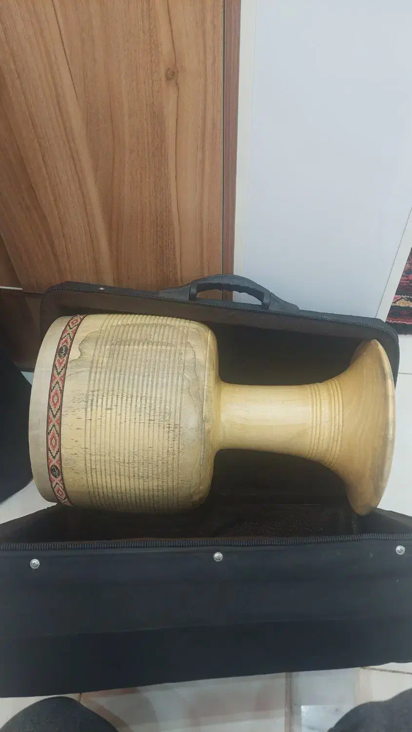 تنبک و تمپو|آلات موسیقی|اصفهان, دوطفلان|دیوار