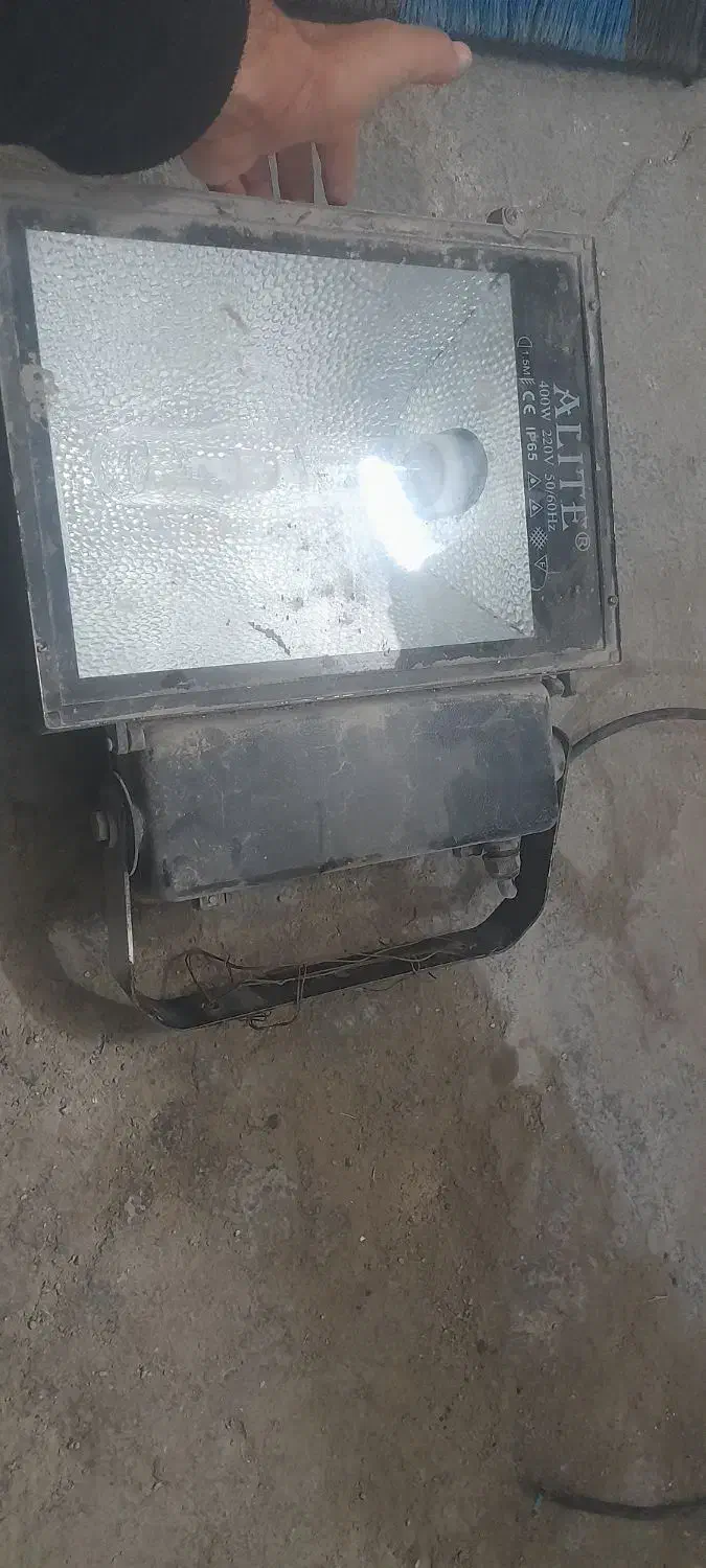 پروژکتور ۴۰۰ وات بزرگ آفتابی سالم ۳عدد|لامپ و چراغ|رباط‌کریم, رباط‌کریم|دیوار