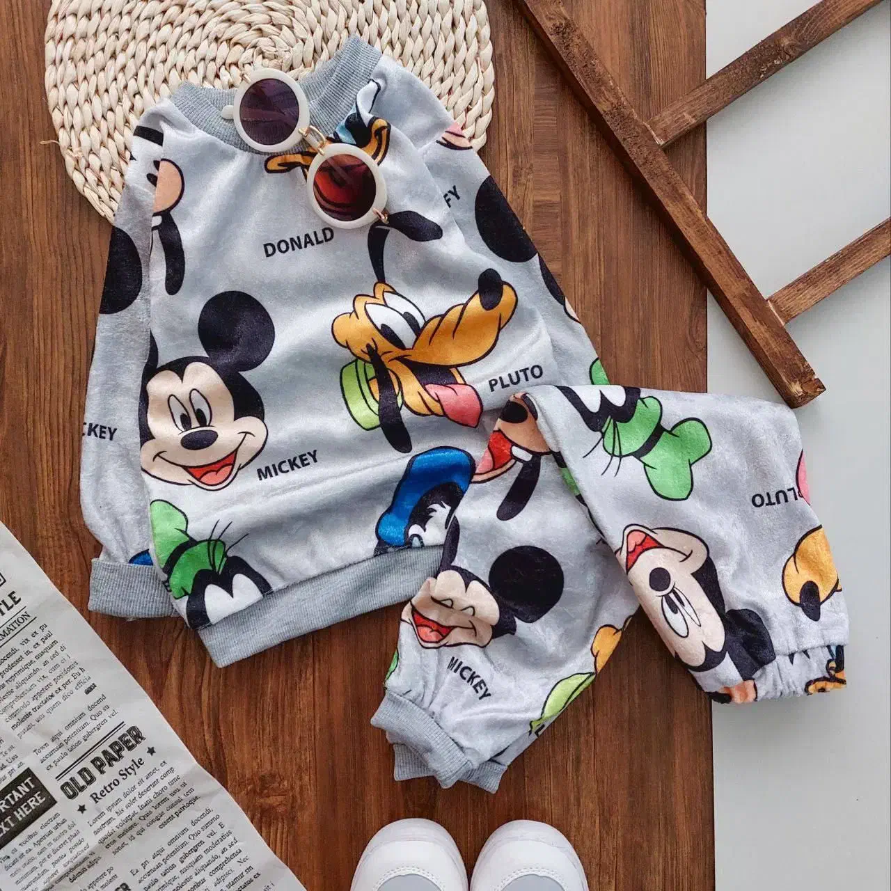 لباس مخمل بچگانه|کفش و لباس بچه|درمیان, |دیوار