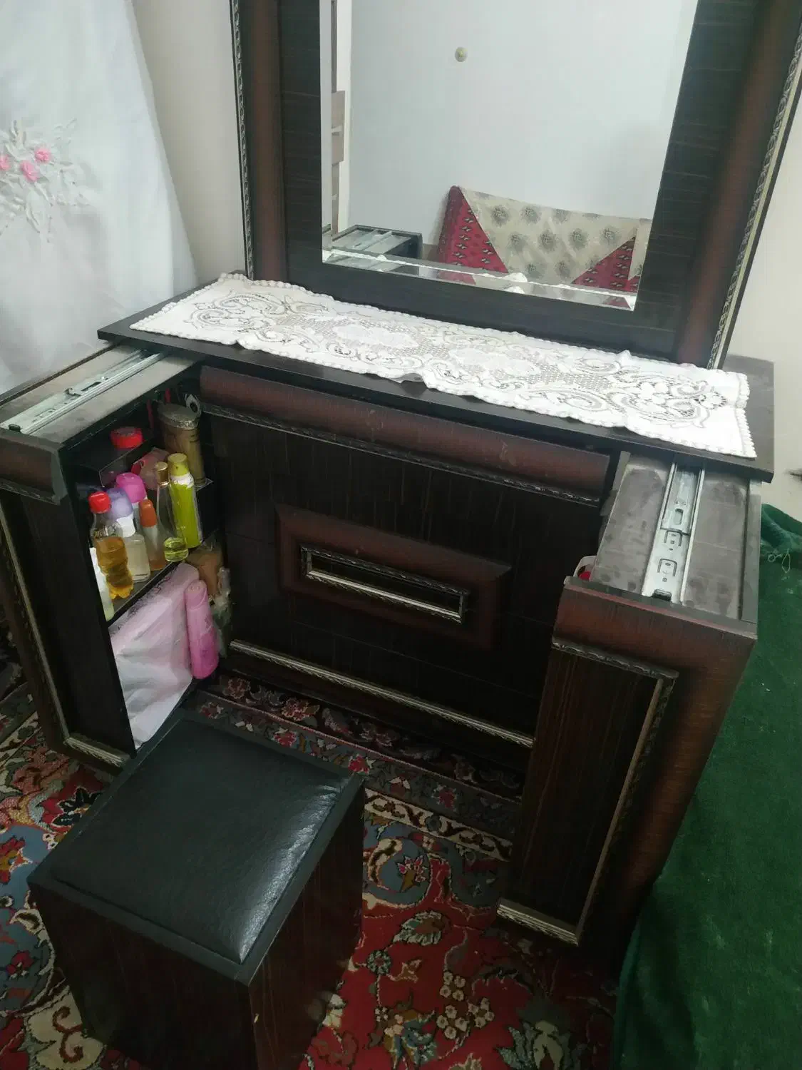 تخت خواب دو نفره همراه با تشک|تخت و سرویس خواب|زاهدان, |دیوار