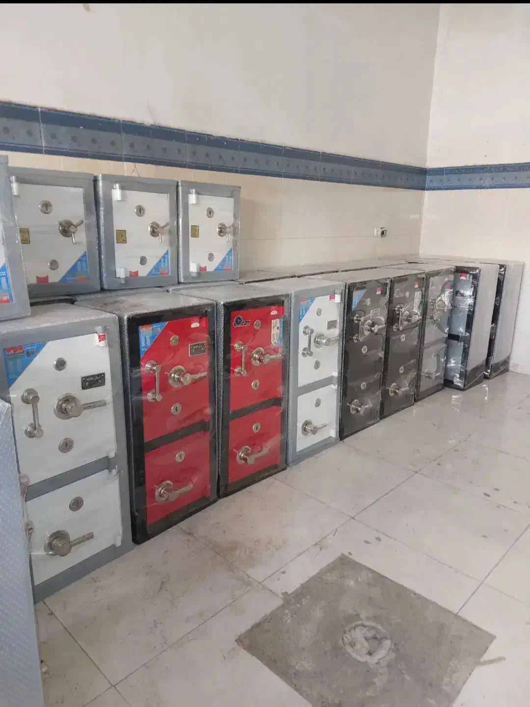 ارتفاع ۱۰۰و ۸۰و ۷۰ و۶۰ و۵۰و ۴۰ تک درب و دو درب|فروشگاه و مغازه|نقده, |دیوار