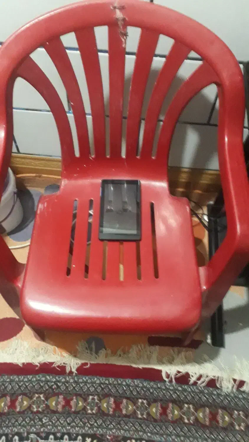 روی صندلی|صندلی و نیمکت|امیدیه, |دیوار