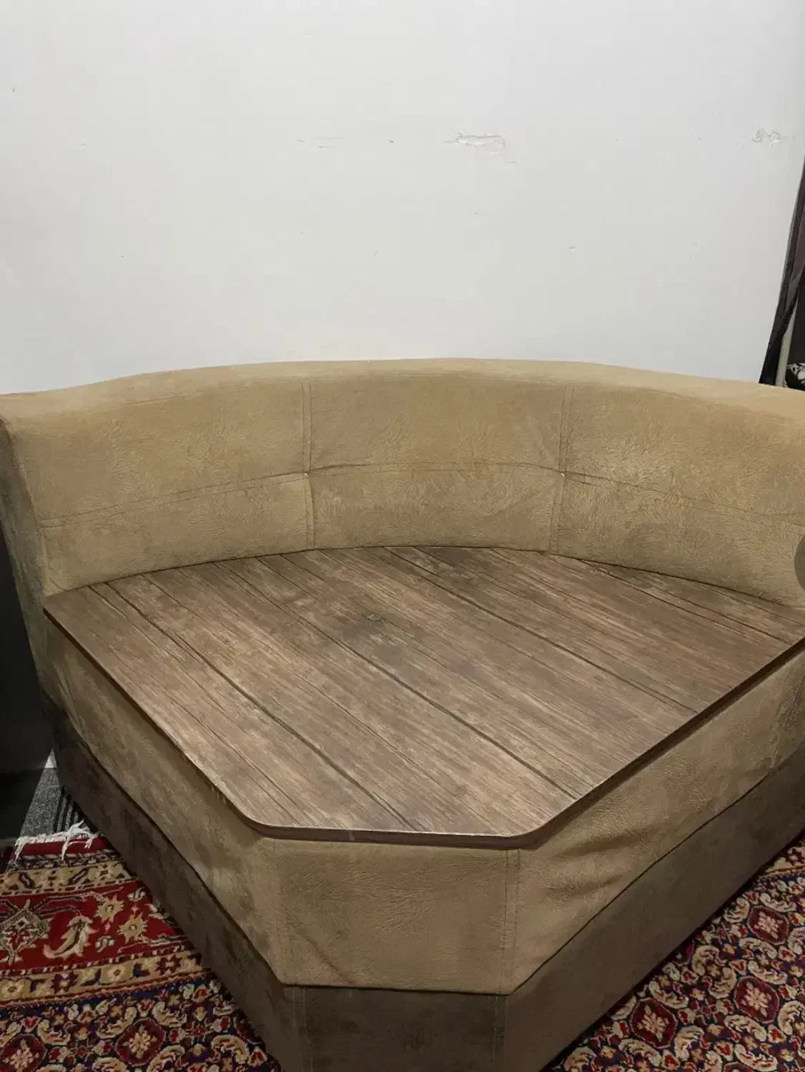 مبل هفت نفره سالم و تمیز|مبلمان خانگی و میز عسلی|دهگلان, |دیوار