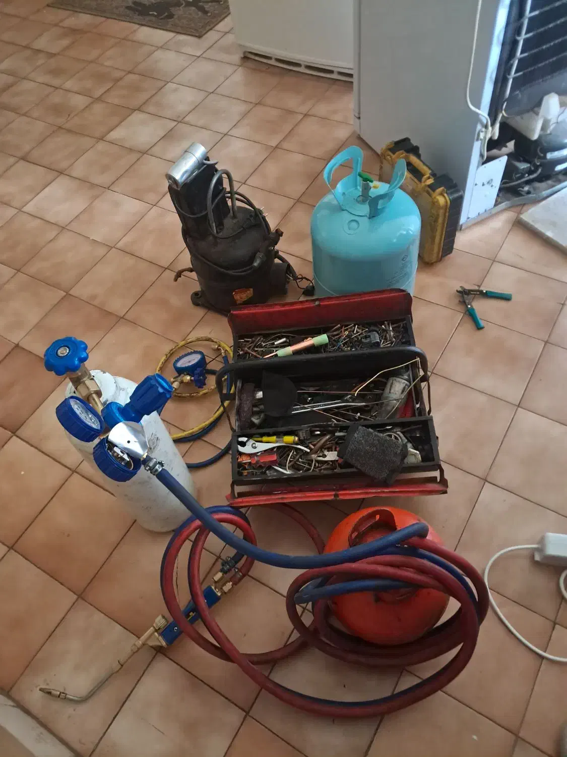 تعمیر انواع یخچال فریزر خانگی و فروشگاهی تضمینی|خدمات پیشه و مهارت|شیراز, دوکوهک|دیوار