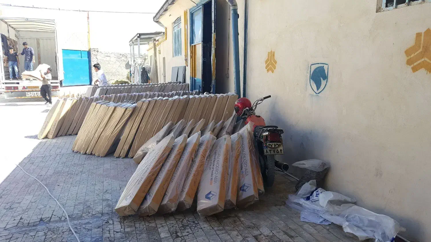 ۱۱۱ ۱۳۲ درب ۱۴۱ گلگیر ۱۵۱ اریو کاپوت اطلس سپرساینا|قطعات یدکی و لوازم جانبی|مشهد, عباس‌آباد|دیوار