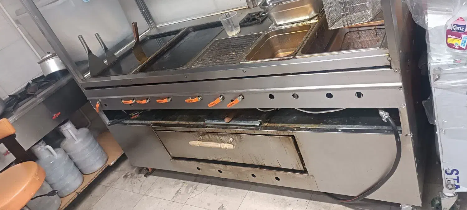 همکار کارگر ساده فست فود|استخدام خدمات فروشگاه و رستوران|تهران, علم و صنعت|دیوار