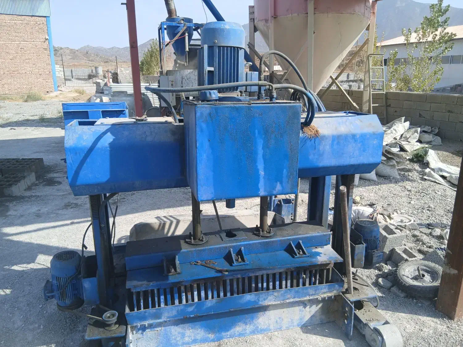 دستگاه بلوک زنی کادونا با دو تا قالب|ماشینآلات صنعتی|تبریز, |دیوار