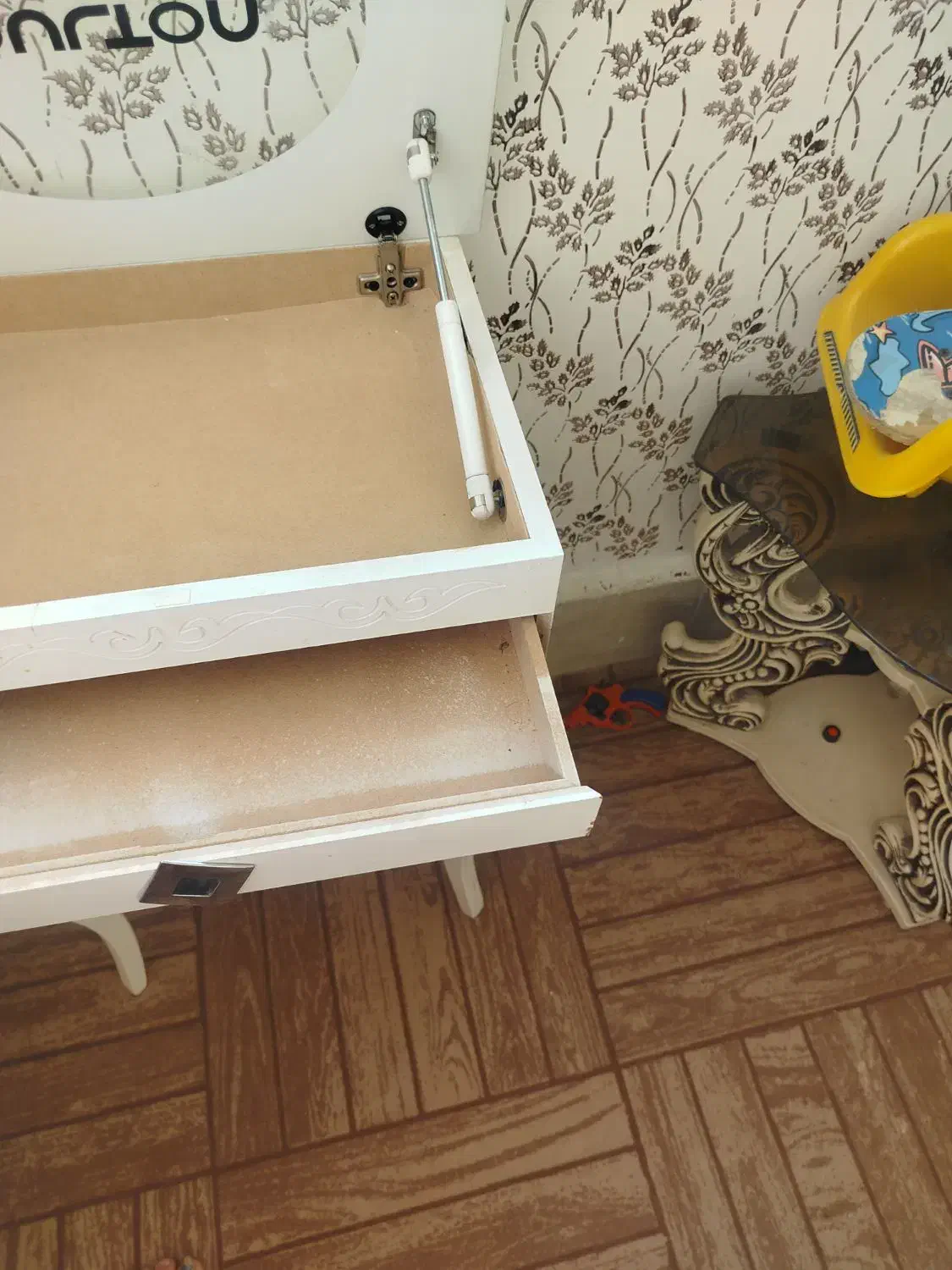 جا قاشقی|آب‌چکان و نظم‌دهنده ظروف|کرمانشاه, |دیوار