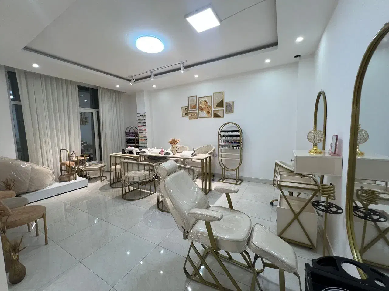 لوازم آرایشگاه|آرایشگاه و سالن‌های زیبایی|سیرجان, |دیوار