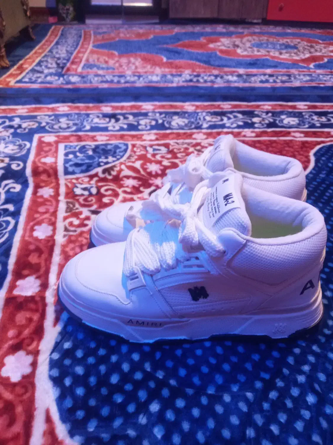 یک جفت کفش اسپرت سفیدنومارک امیری|کیف، کفش، کمربند|بردسیر, |دیوار