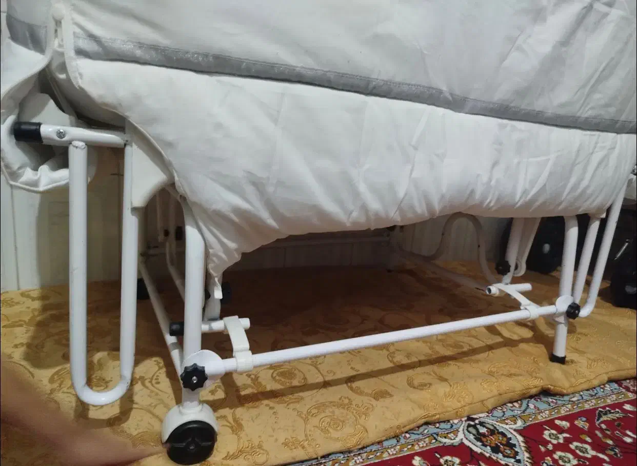 تخت و گهواره کنار مادر|تخت و صندلی بچه|زاهدان, |دیوار