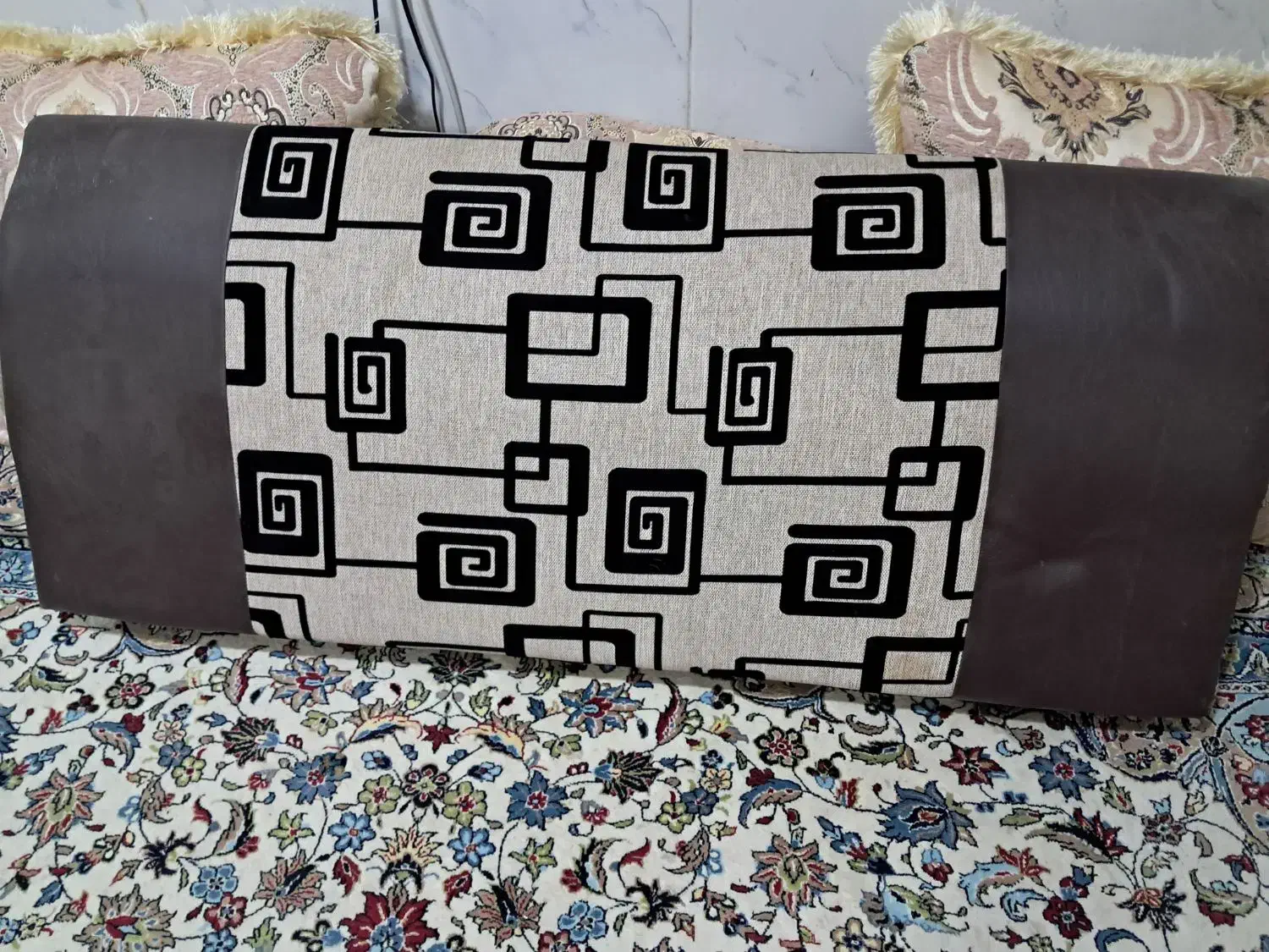 سه عدد پشتی بزرگ|پشتی|شیراز, گلکوب|دیوار