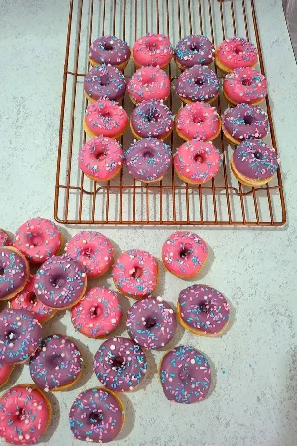 پخت انواع دونات و مینی دونات|خوردنی و آشامیدنی|اصفهان, قائمیه|دیوار