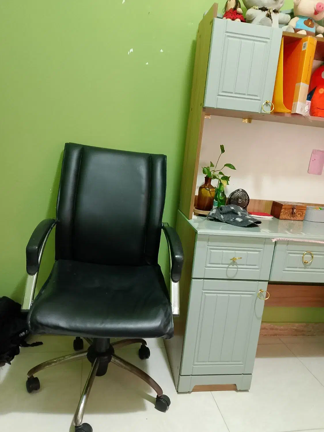 صندلی چرخان|صندلی و نیمکت|رشت, کوی طالقانی|دیوار