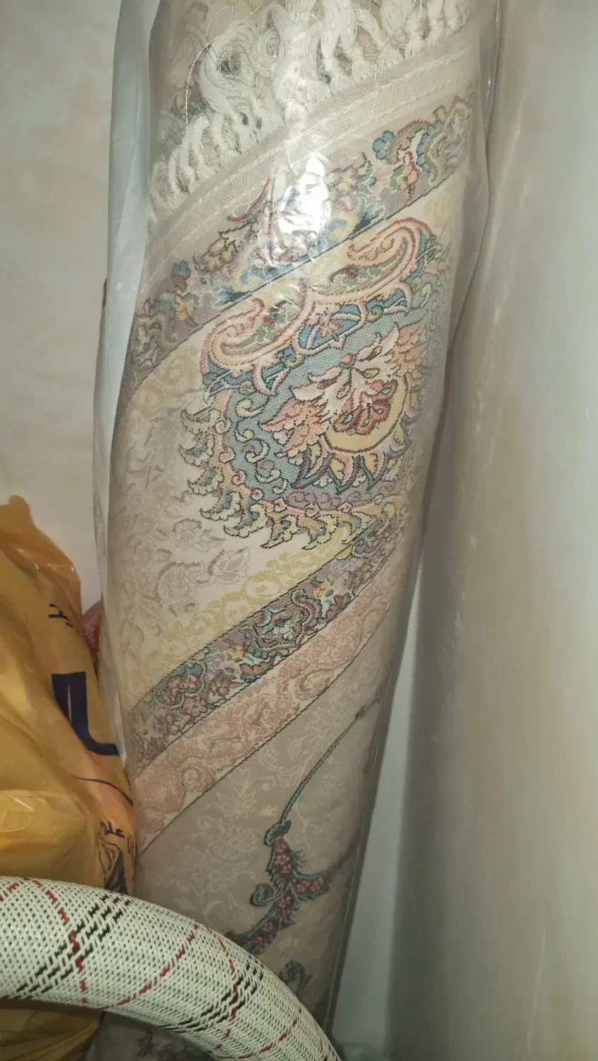 فرش گرد ۱/۵ در ۱/۵ اعیان|فرش|قم, زنبیل آباد|دیوار