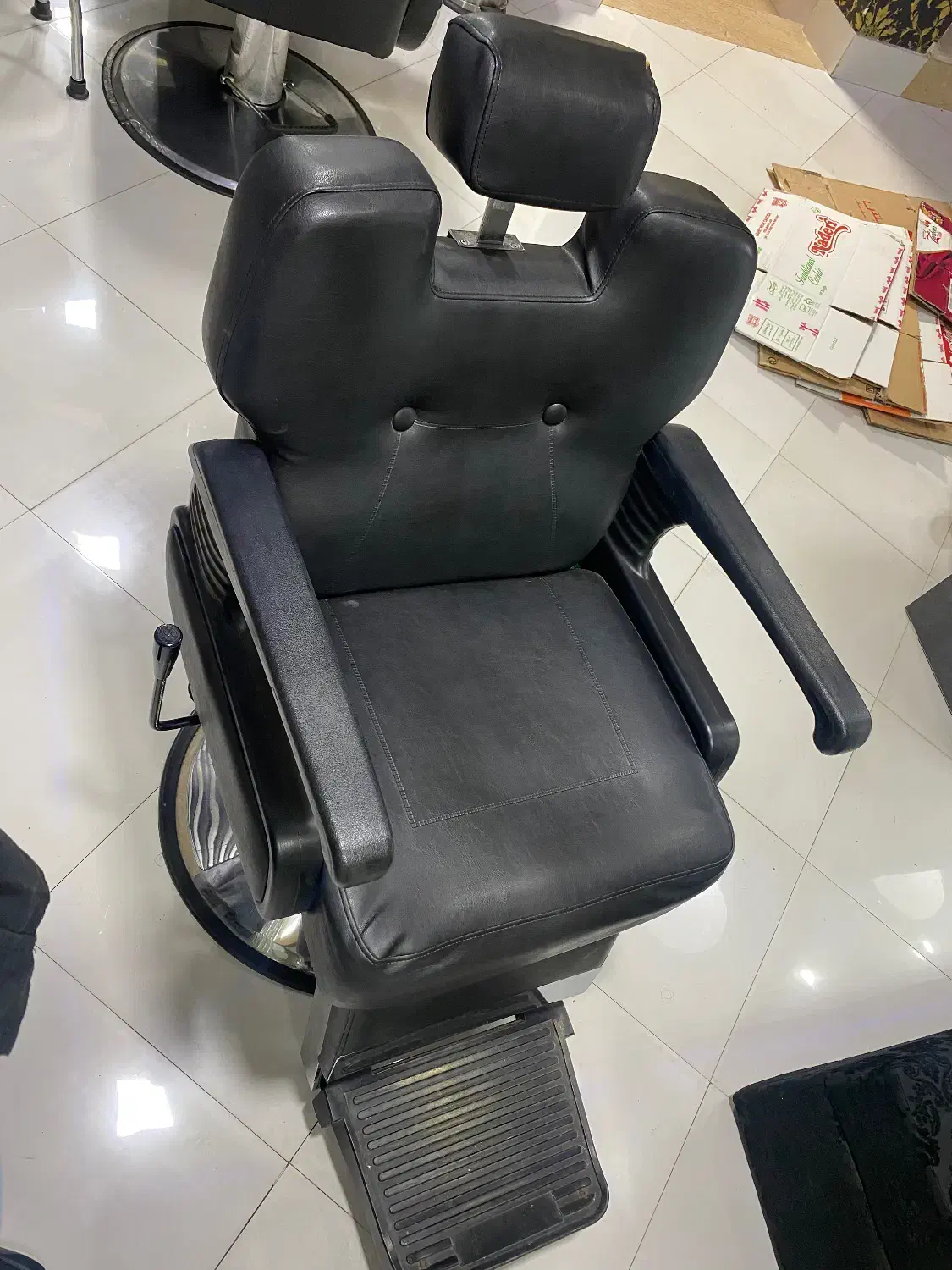 صندلیهای سالنی در حد نو|آرایشگاه و سالن‌های زیبایی|آستانه اشرفیه, |دیوار