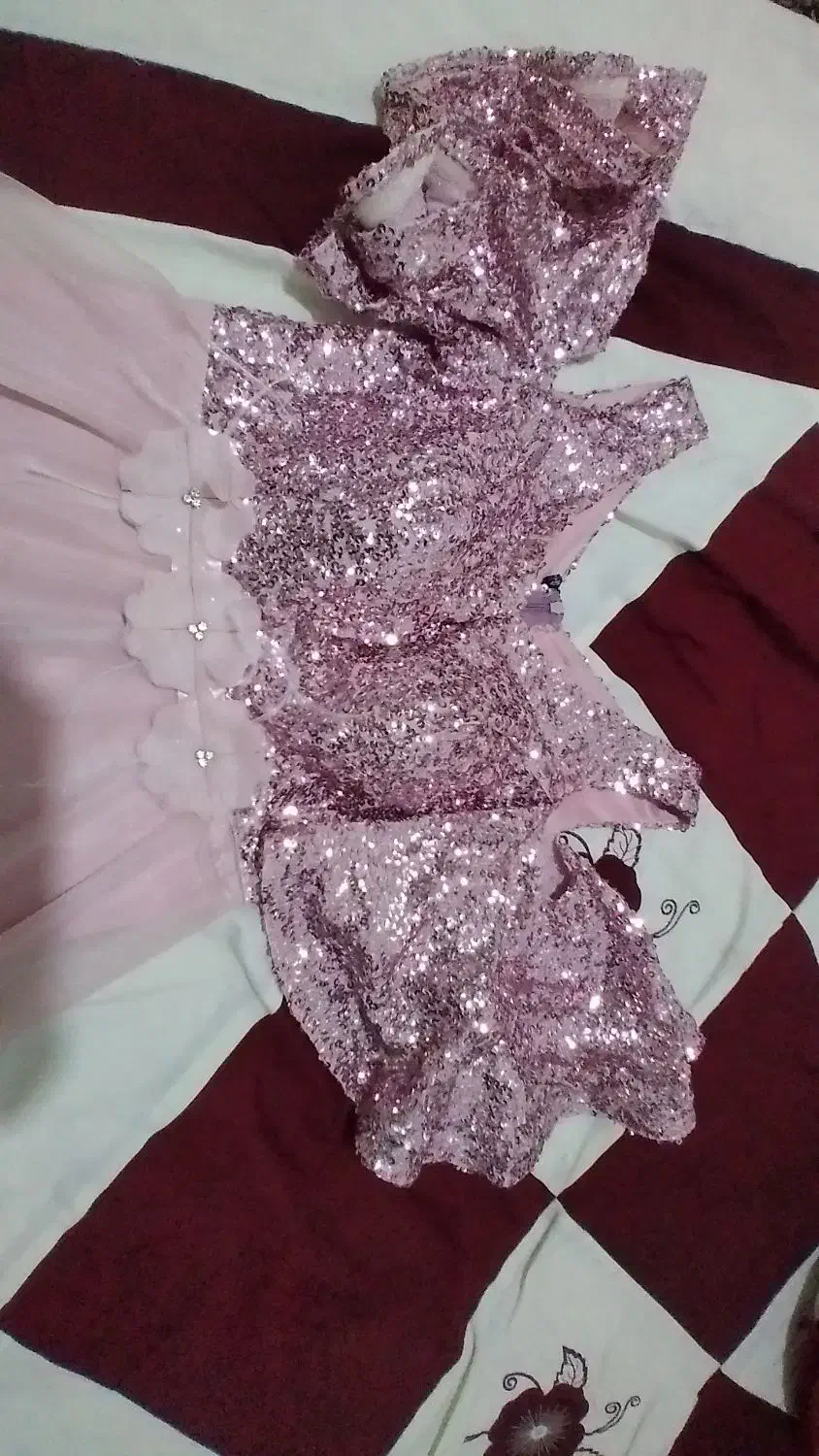 لباس مجلسی|لباس|مشهد, سجادیه|دیوار