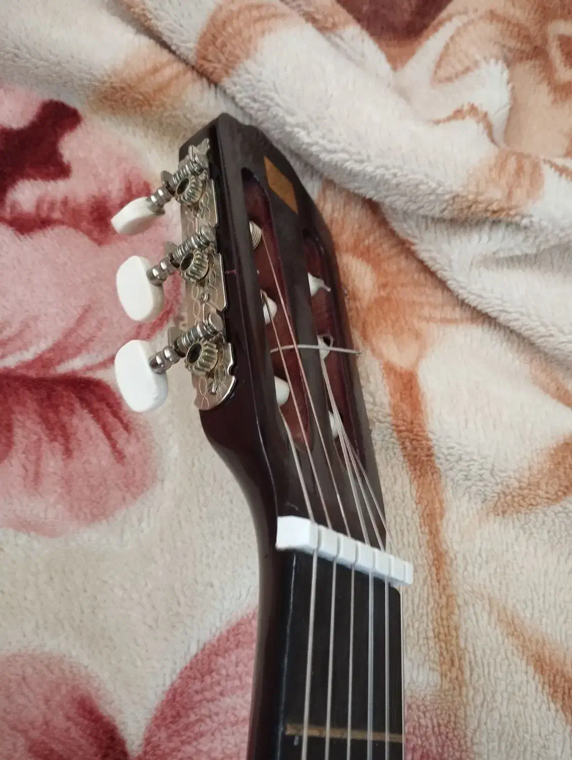 گیتار دیاموند|گیتار، بیس، امپلیفایر|میانه, |دیوار