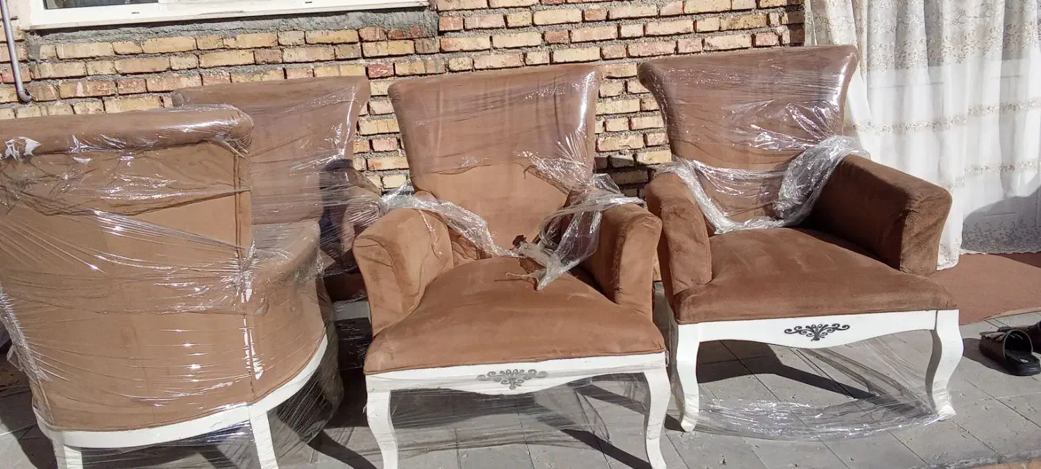 دو دست مبل راحتی و ۴ عدد صندلی به فروش می رسد|مبلمان خانگی و میز عسلی|چالدران, |دیوار