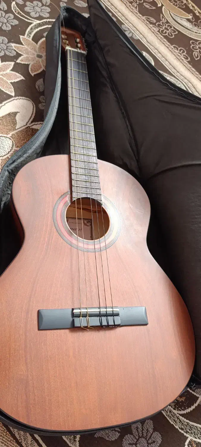 گیتارکلاسیک|گیتار، بیس، امپلیفایر|دزفول, |دیوار