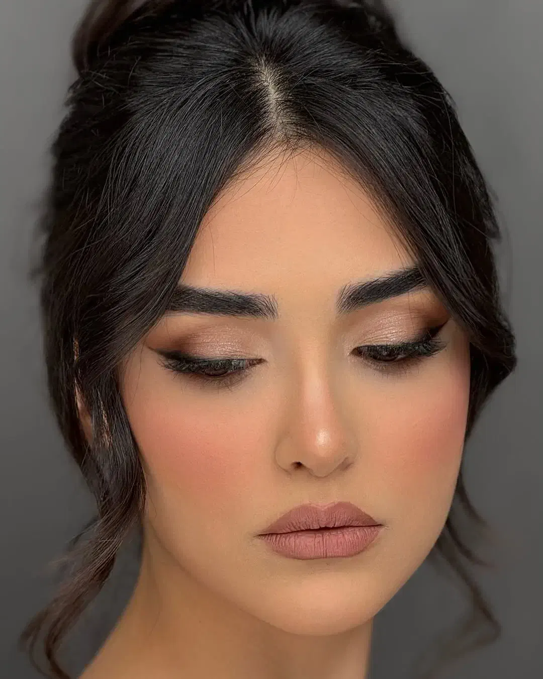 میکاپ و شینیون حرفه ای با هزینه ای منصفانه|خدمات آرایشگری و زیبایی|جیرفت, |دیوار