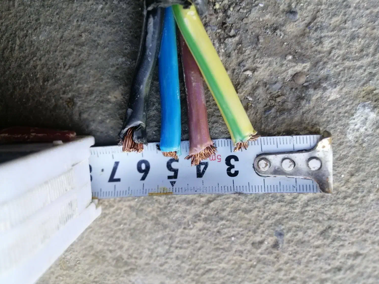 حدود ۱۰۰مترکابل افشان قدیمی و بسیار پرمس10×4|مصالح و تجهیزات ساختمان|کاشمر, |دیوار