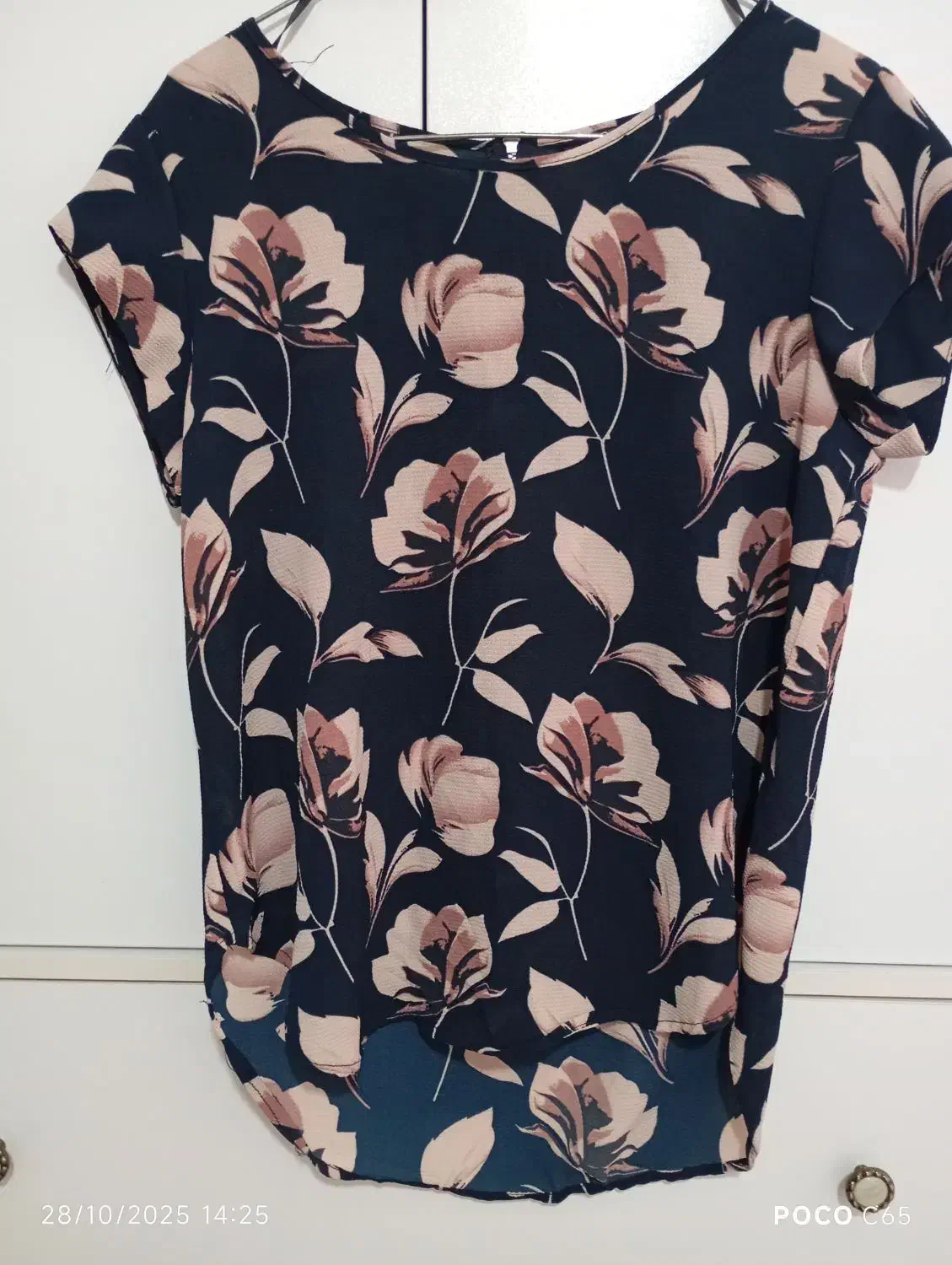 تعداد زیادی لباس در حد نو مناسب دست فروشی و...|لباس|رودهن, |دیوار