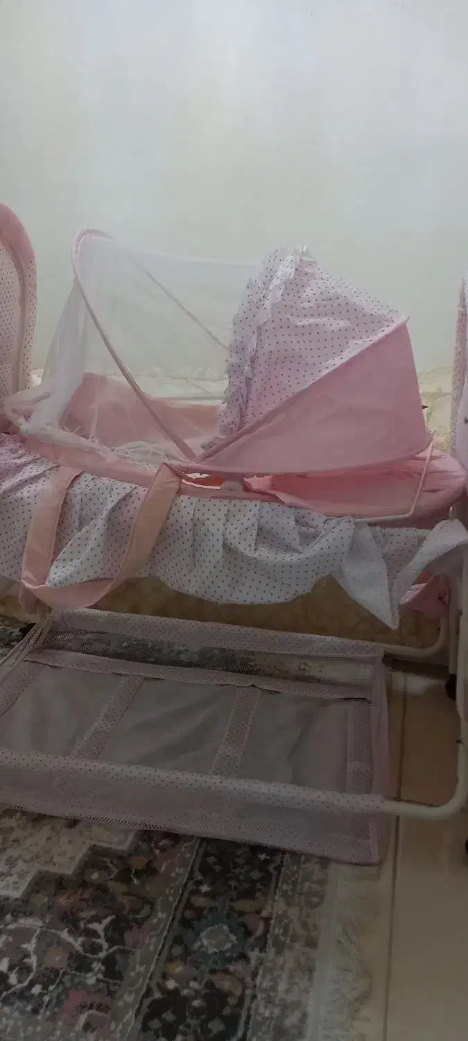 تخت نوزاد|تخت و صندلی بچه|رشت, منظریه|دیوار