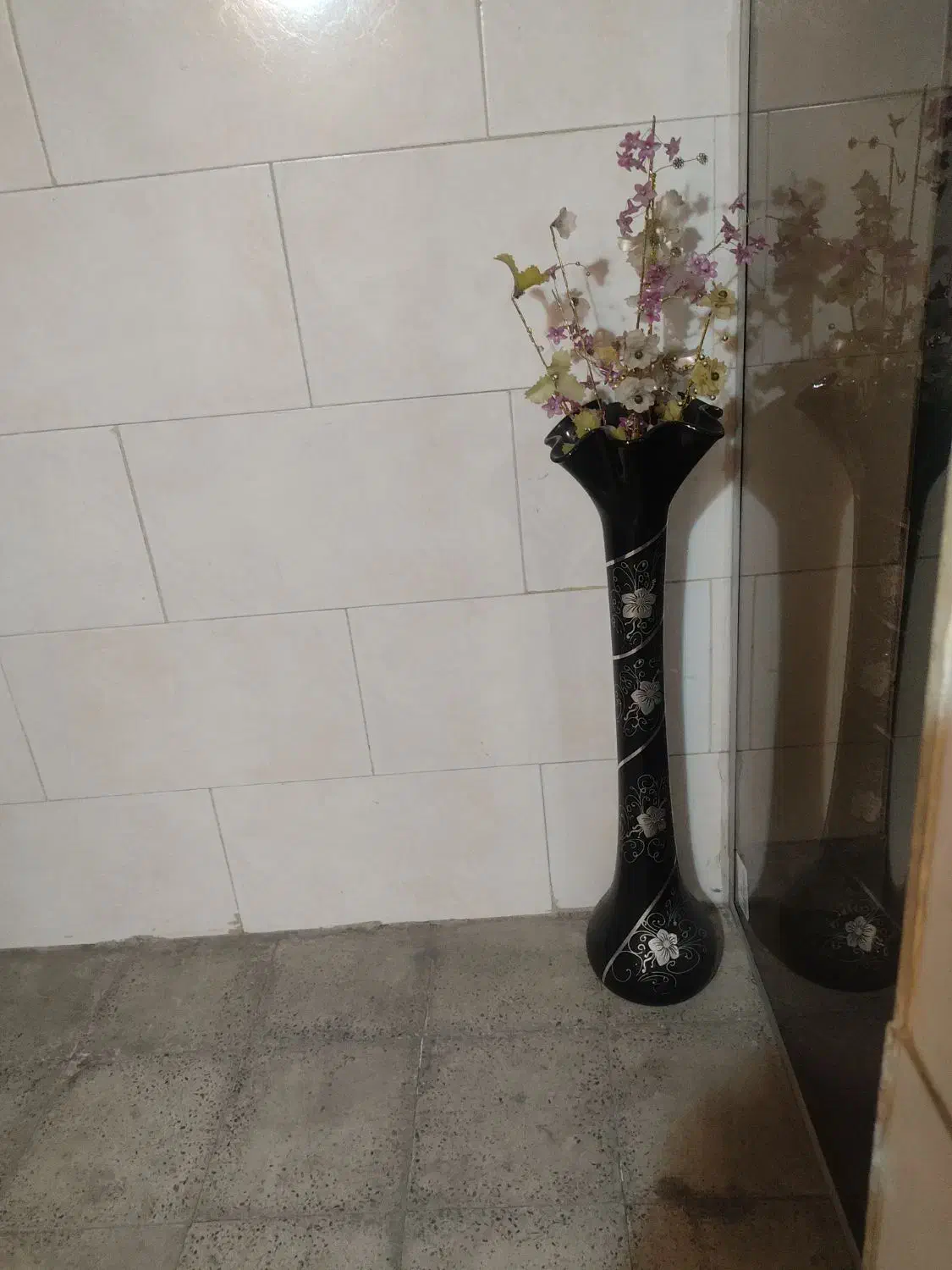 گلدان با گل|گل مصنوعی|کرج, بنیاد|دیوار