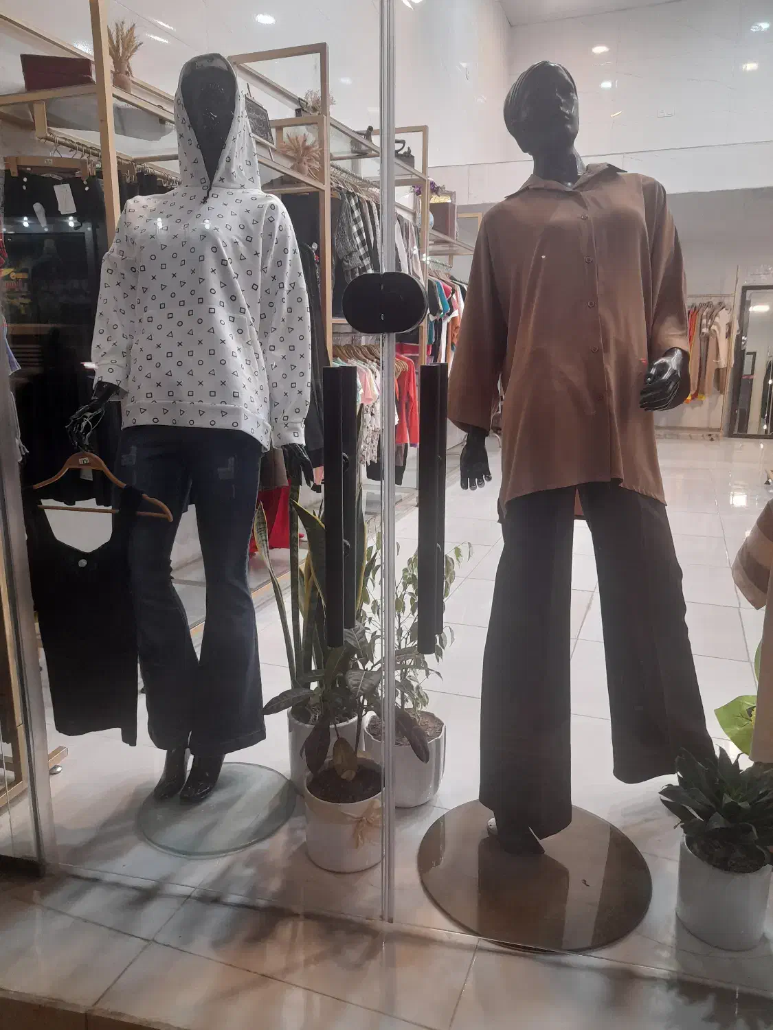 لباس فروشی آویا/جهرم|لباس|جهرم, |دیوار