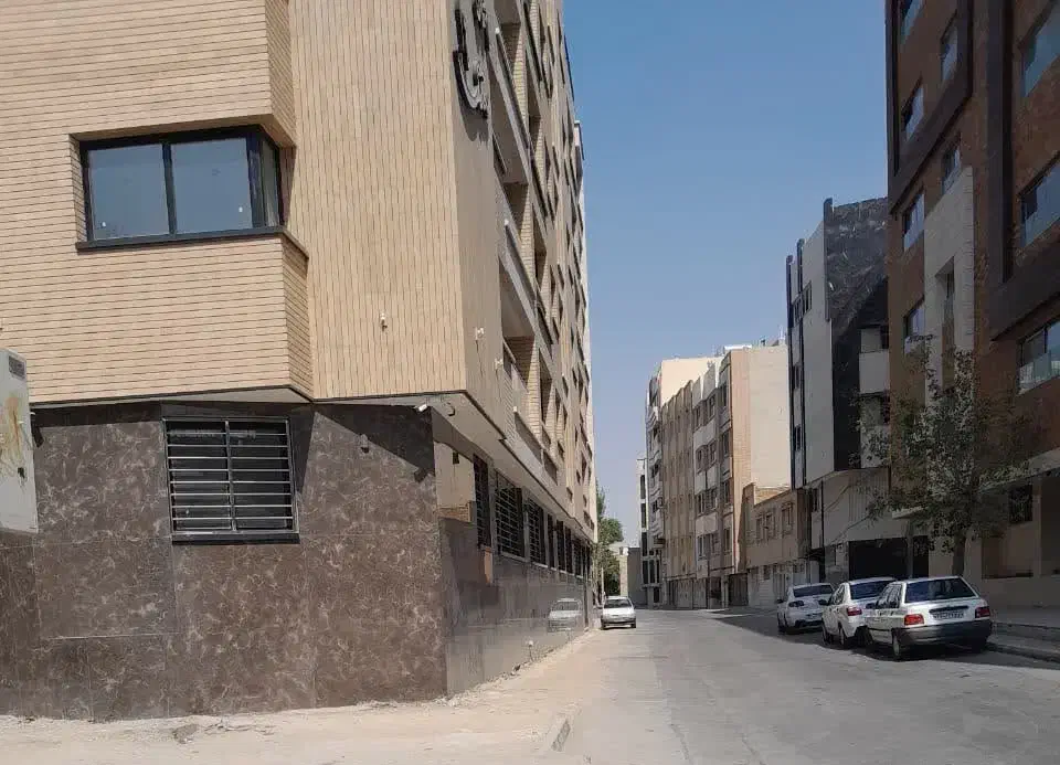 آپارتمان106متری خیابان باهنر نبش هدایت خوش نقشه|فروش آپارتمان|اصفهان, آهنگران|دیوار