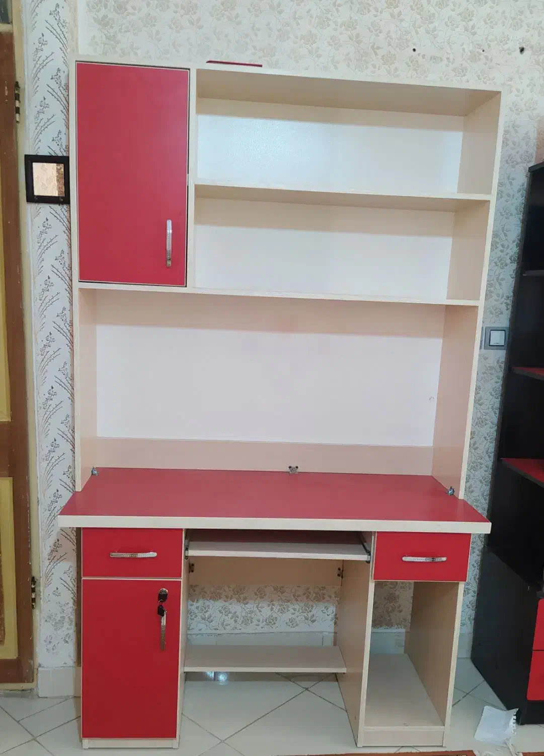 میز تحریر و صندلی جک دار کاملا سالم و نو نو|میز تحریر و کامپیوتر|هشتگرد, فاز ۲ مهستان|دیوار