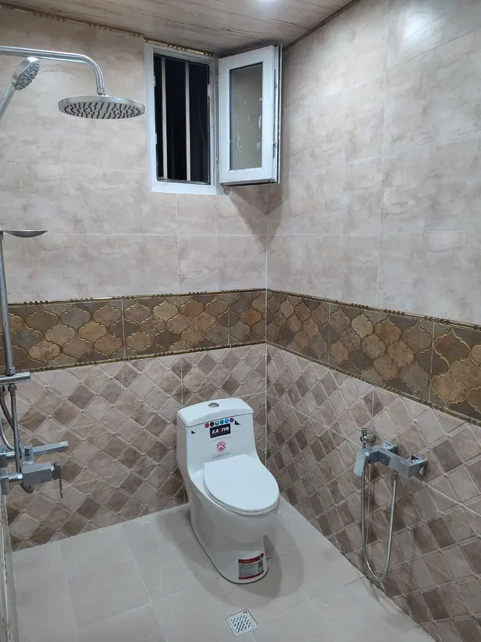 کاشی کار کاشی کاری رفع نم نصاب بین کابینت کاشیکار|خدمات پیشه و مهارت|فردیس, فردیس|دیوار