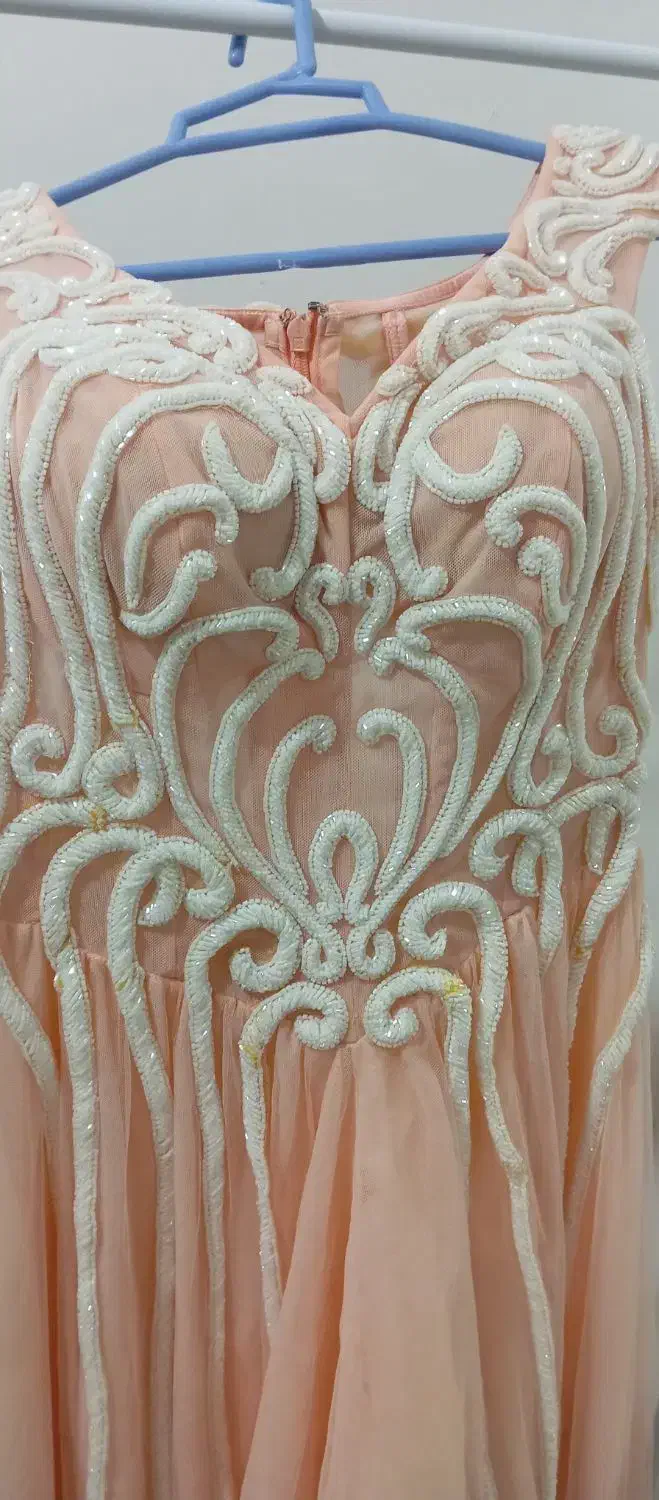 لباس مجلسی|لباس|قشم, |دیوار