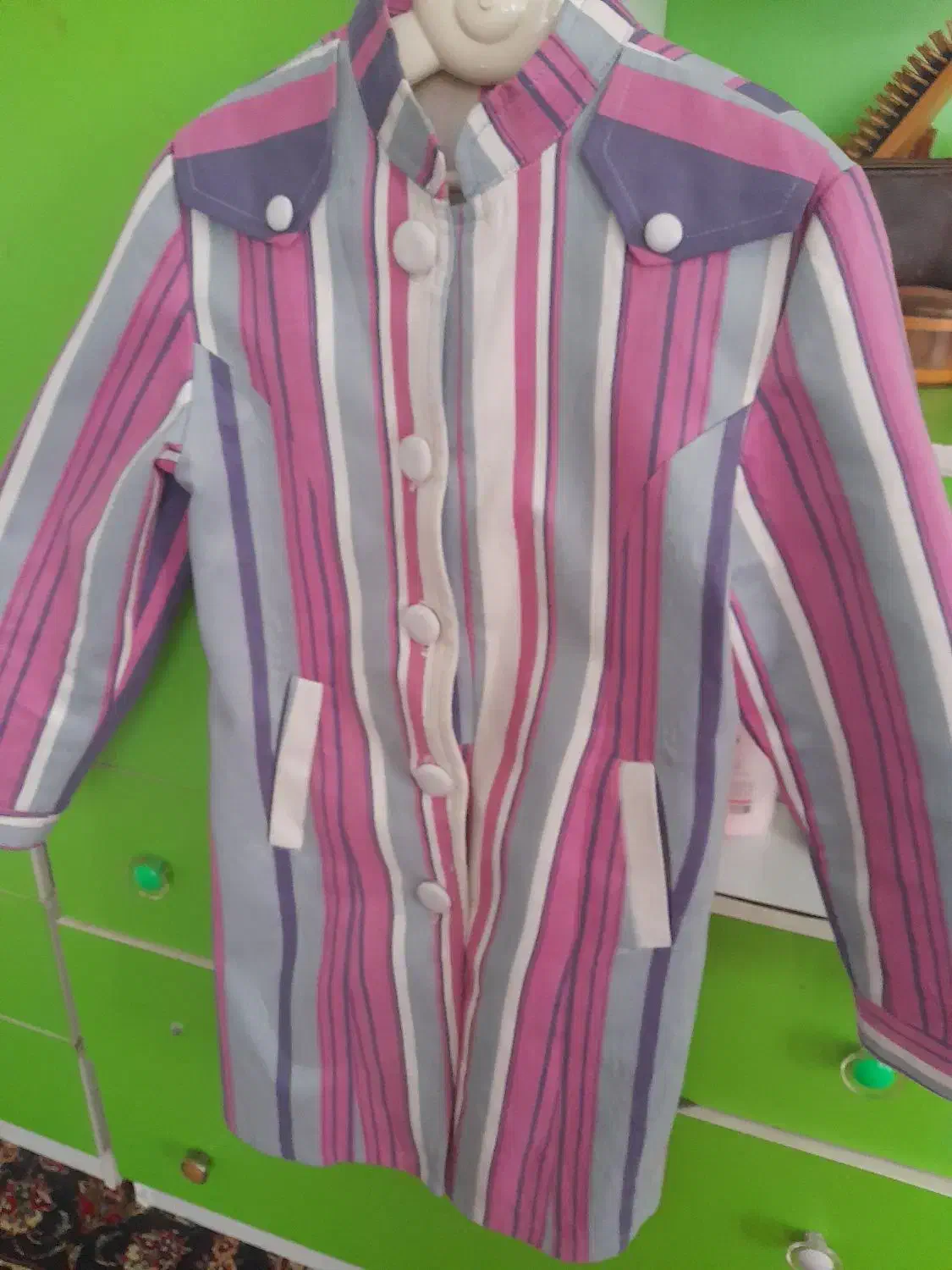 لباس دخترانه|لباس|زبرخان, |دیوار