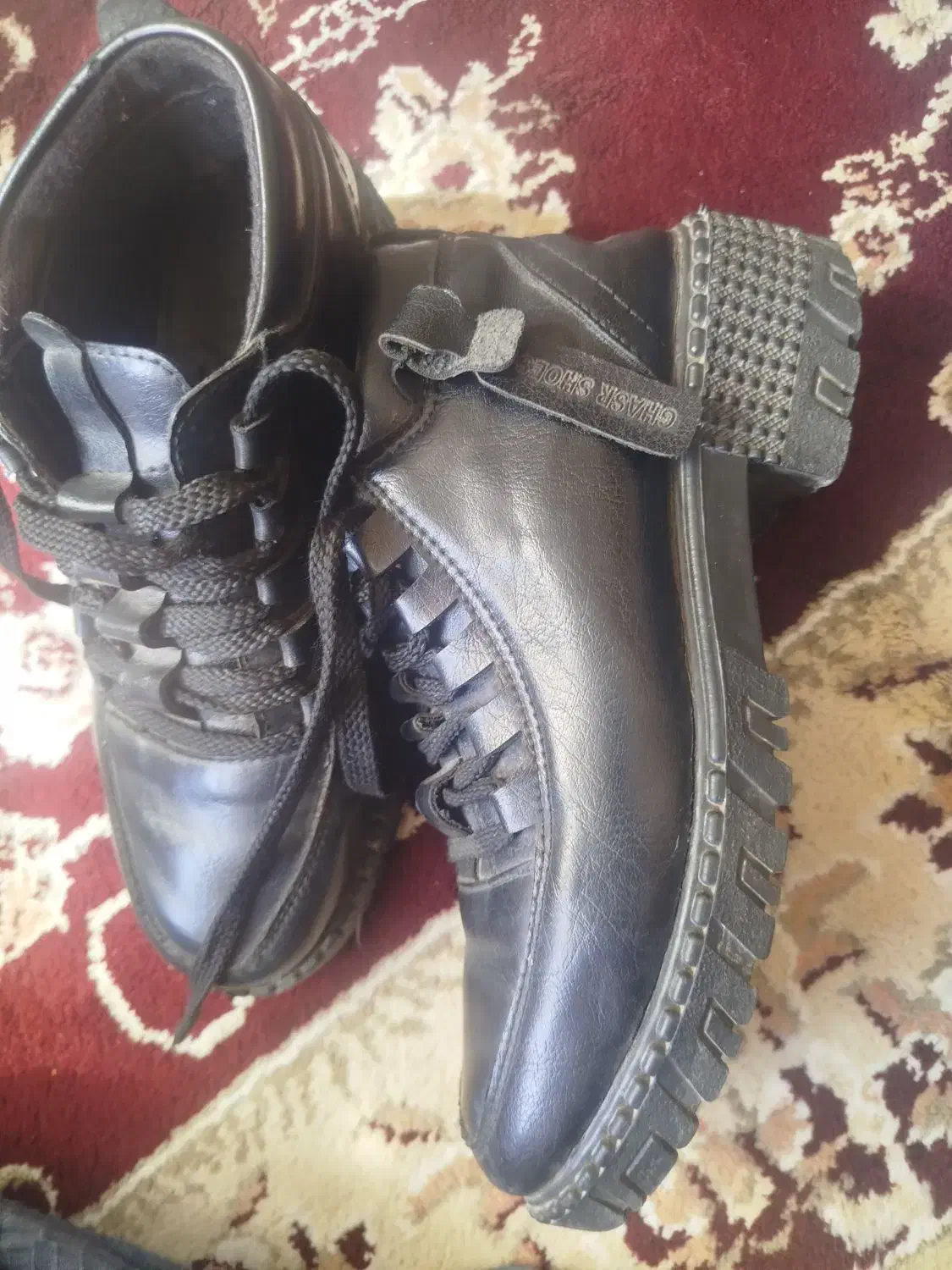 کفش.|کیف، کفش، کمربند|تربت جام, جامی|دیوار