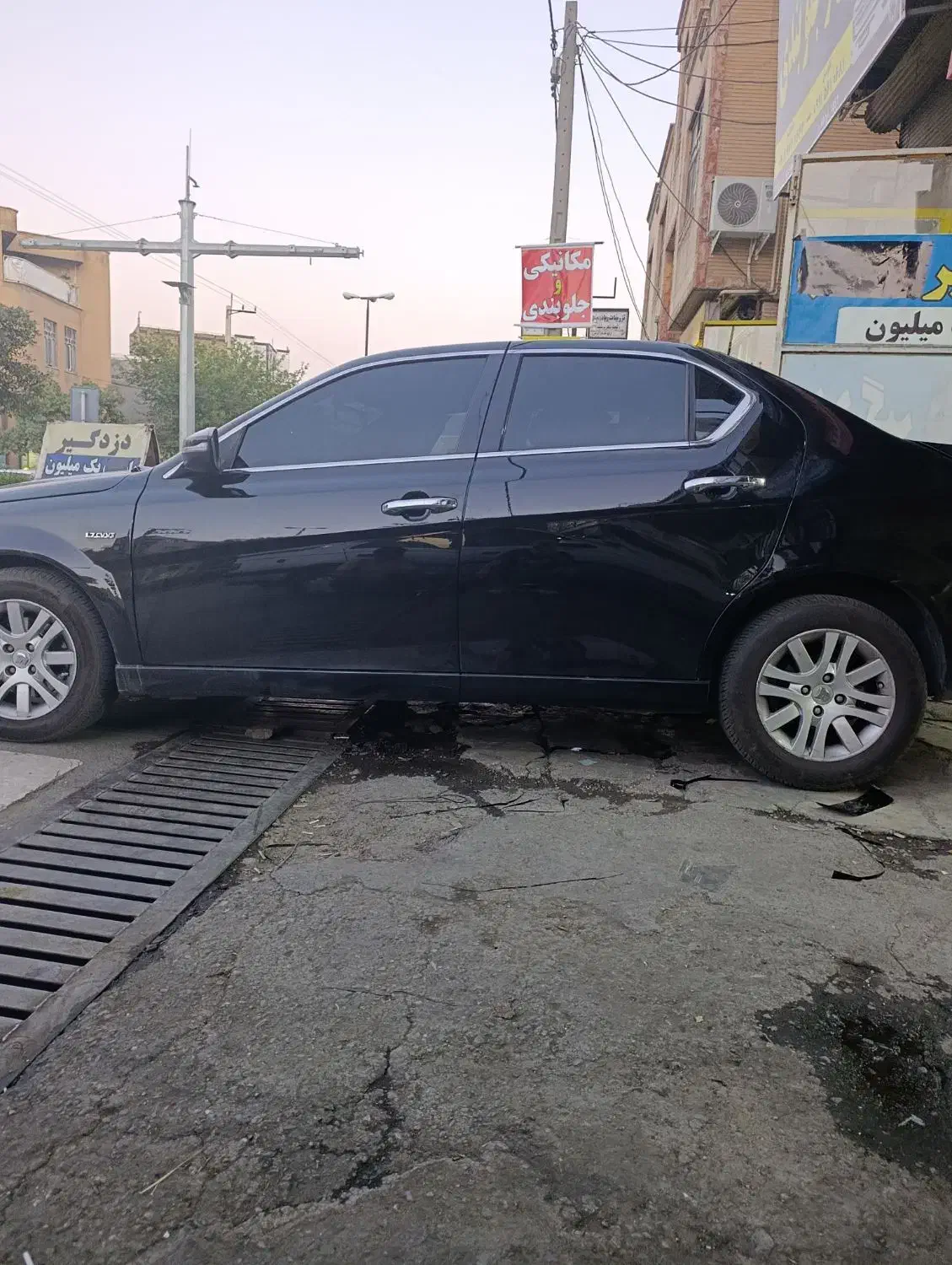شیشه دودی/آمریکایی/دولایه/پنج سال کار/فقط۶۰۰|خدمات موتور و ماشین|سنندج, |دیوار