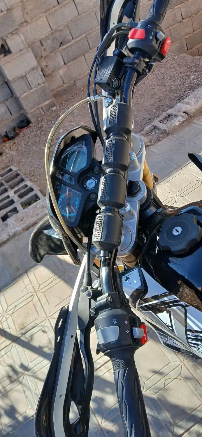 موتور روان ۲۰۰ مدل۱۴۰۴|موتورسیکلت|چترود, |دیوار