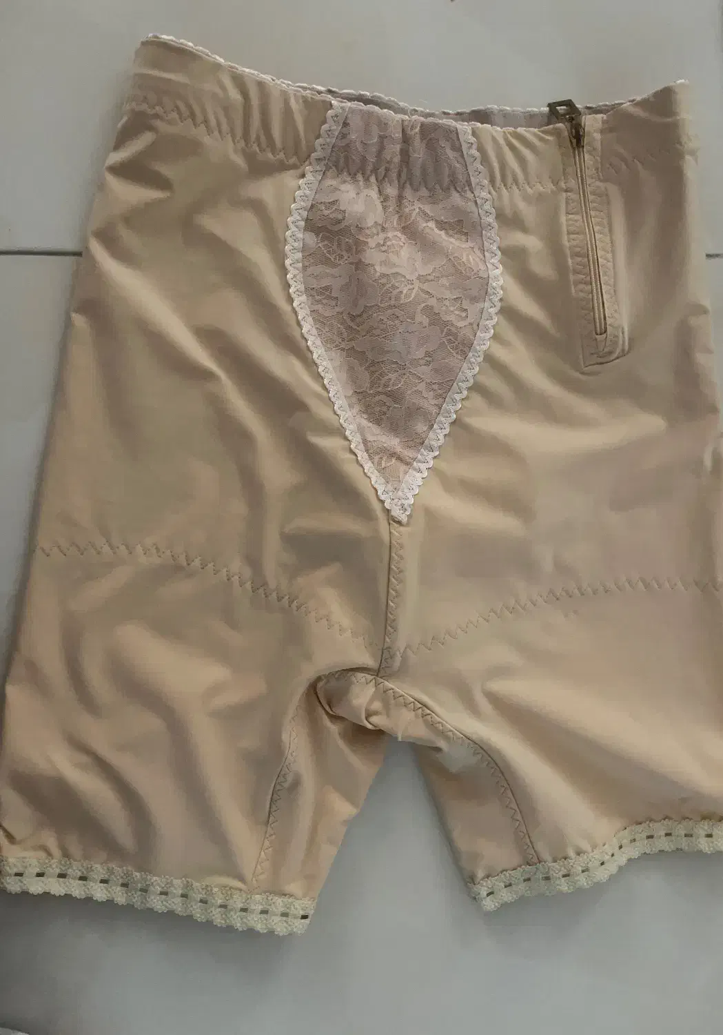 گن لاغری|لباس|قم, باجک یک|دیوار