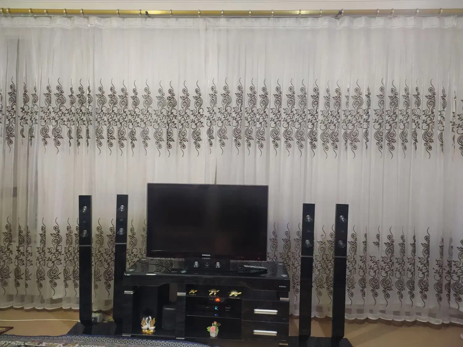 سلام پول لازم دارم جابجامیشم|پرده، رانر، رومیزی|میانه, |دیوار