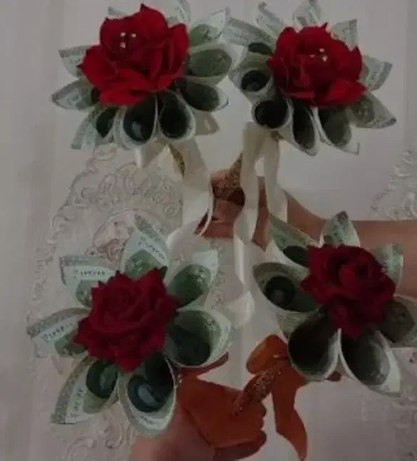 گل مخصوص شاباش|گل مصنوعی|میاندوآب, |دیوار