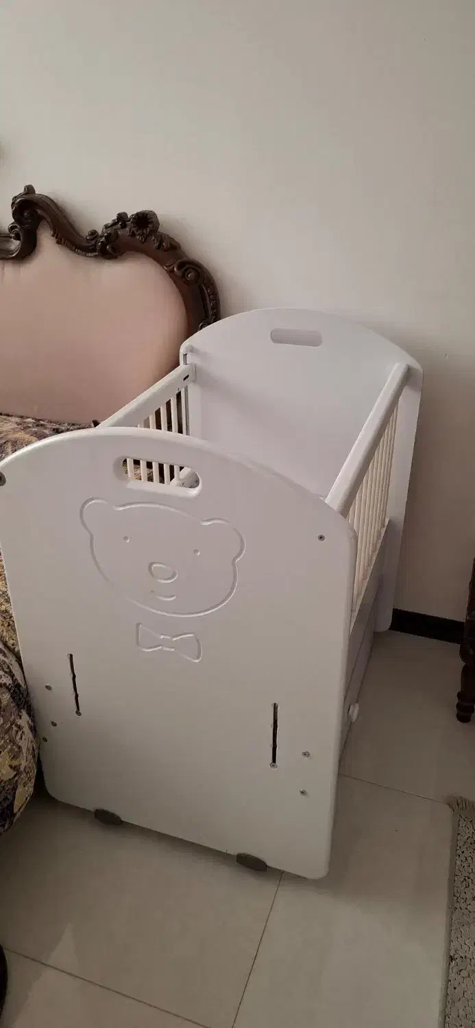 گهواره کنار مادر|تخت و صندلی بچه|بیرجند, |دیوار