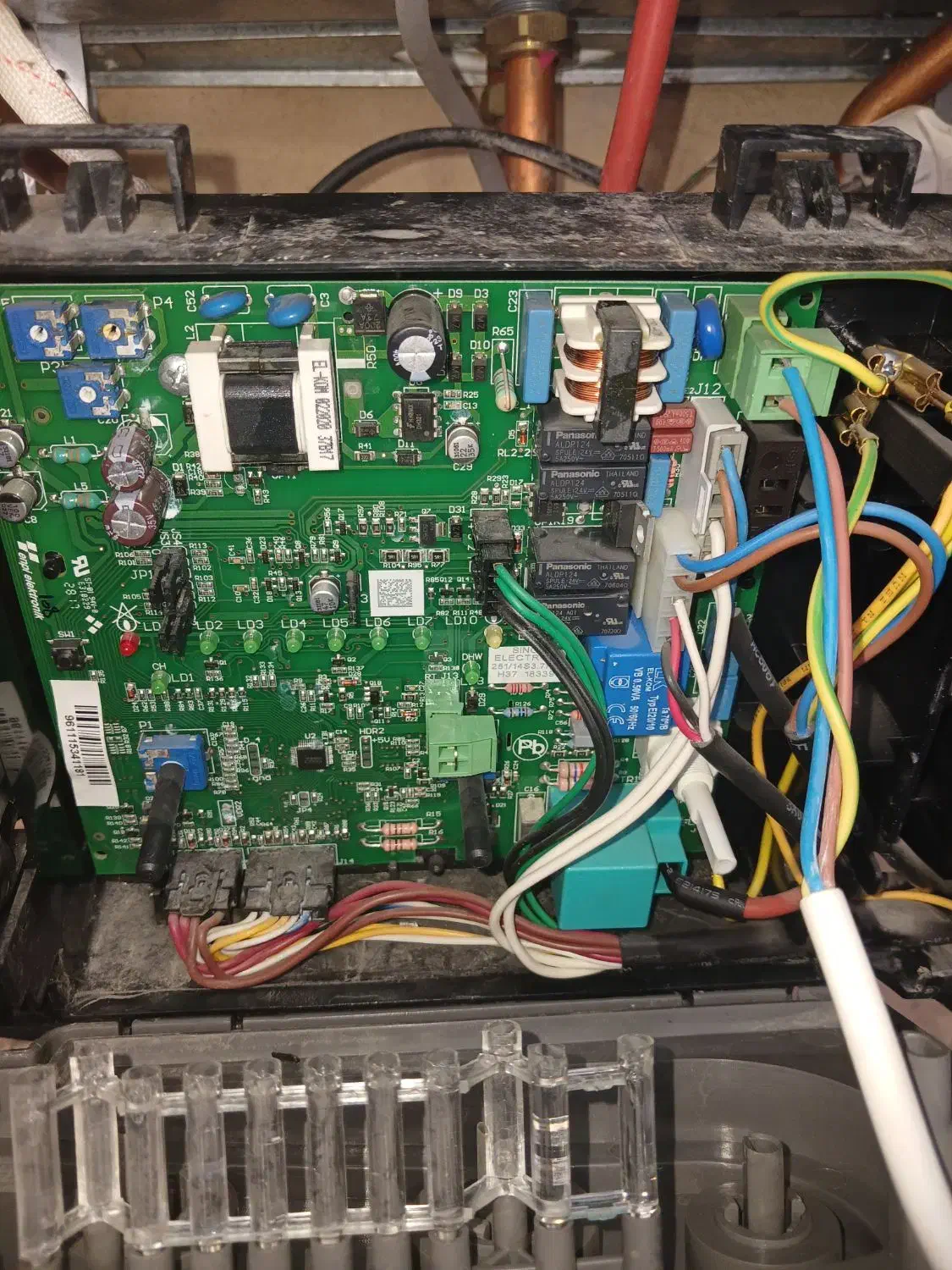 تعمیرکارتعمیر سرویس پکیج بوتان ایران رادیاتور لورچ|آبگرمکن، پکیج، شوفاژ|هشتگرد, هشتگرد قدیم|دیوار