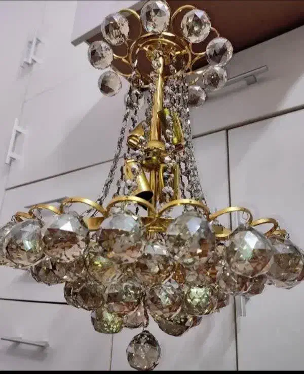 لوستر|لوستر و چراغ آویز|قم, شاه سید علی|دیوار